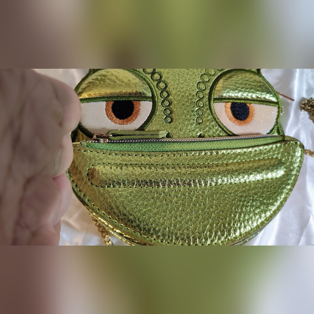 Disney Green Reptile Character Purse - Picture 4 of 10
